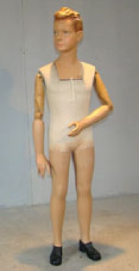 INS 1752 Petit mannequin aux bras articulés, circa 1960. 