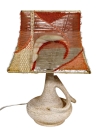 MOD 21125 Lampe en terre cuite blanche de forme libre et son abat-jour