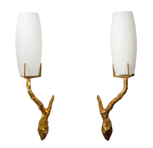 MOD 2052 Arlus, paire de lampes en bronze et verre opalin cica 1950