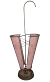 MOD 2087 Amusant porte parapluie en fer percé et laqué rose circa 1950/1960